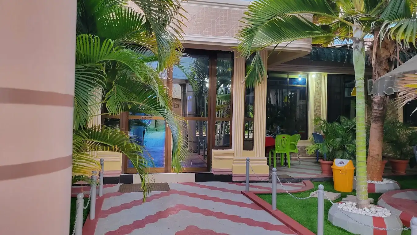 Garden walkway between palms leading to the reception